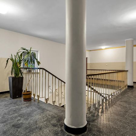 Metro Politechnika 3-Bedroom Apartment وارسو المظهر الخارجي الصورة