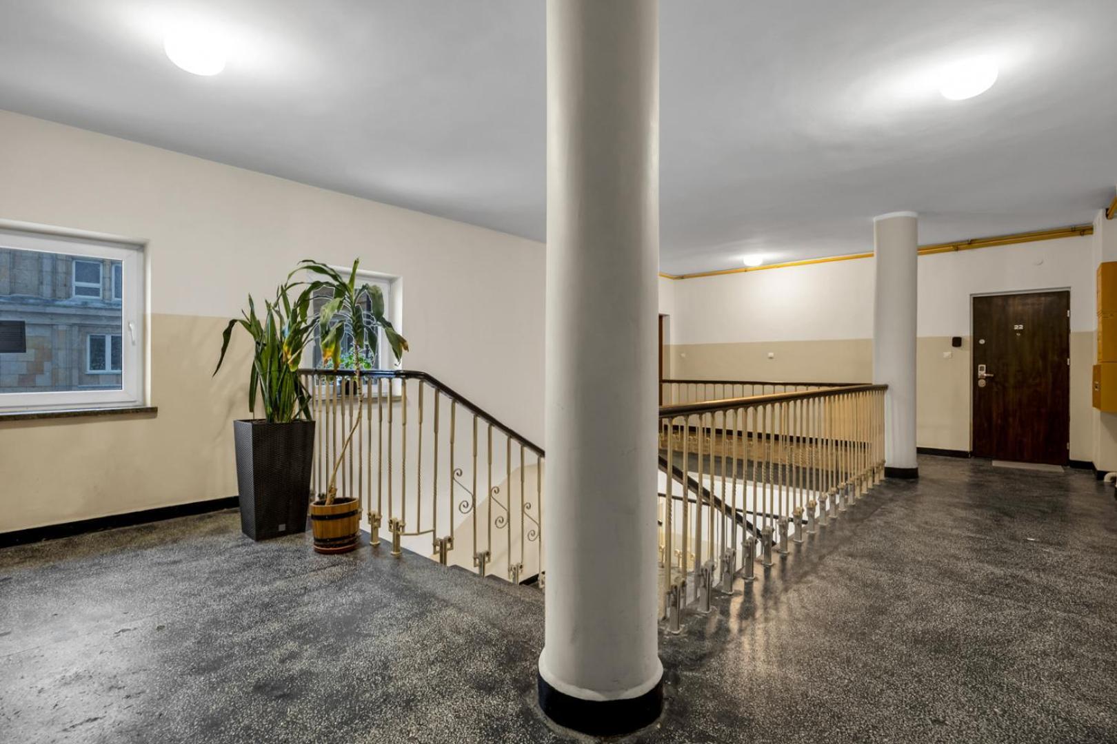 Metro Politechnika 3-Bedroom Apartment وارسو المظهر الخارجي الصورة